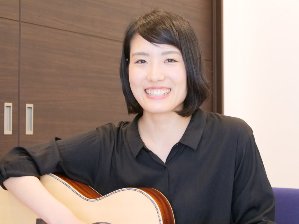 アコースティックギター科　樋口桜さん