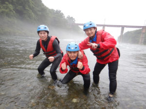 3人でポーズ